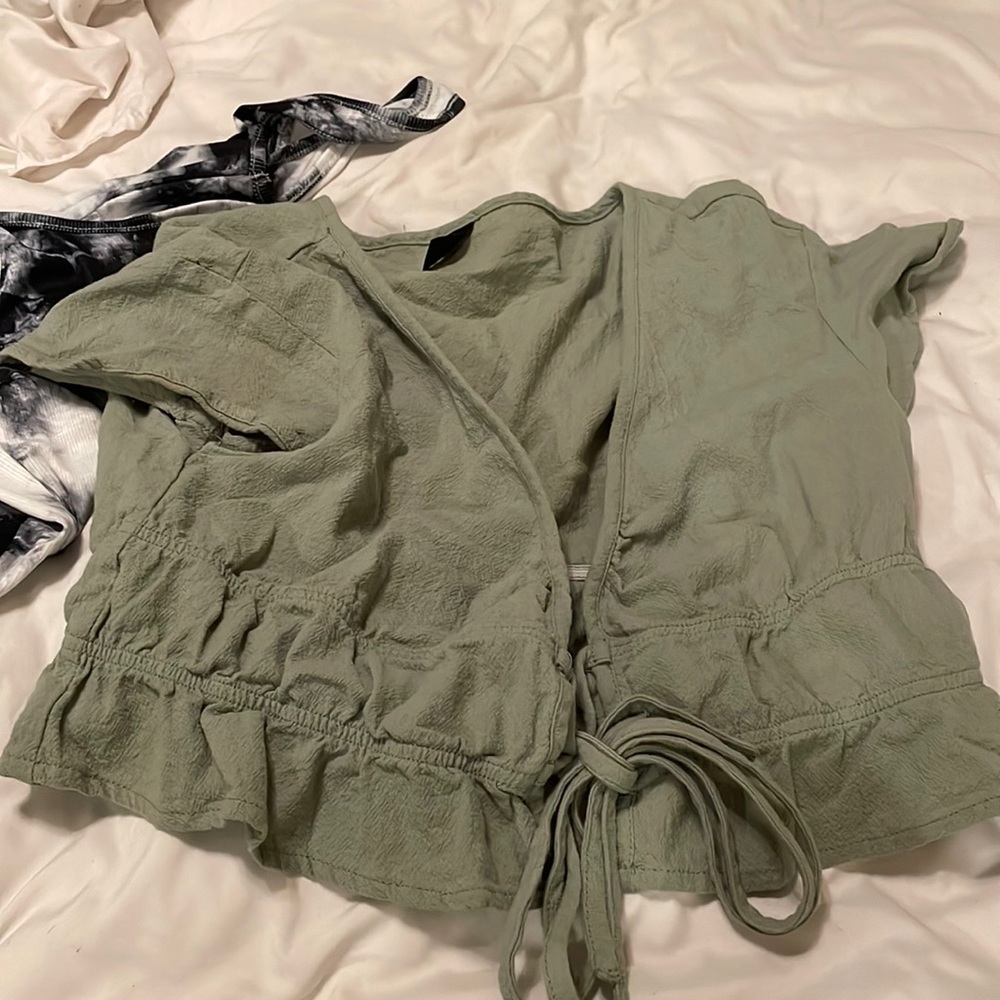 Super Cute Green tie top